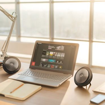 Jabra Speak 710 Speakerphone connected to laptop